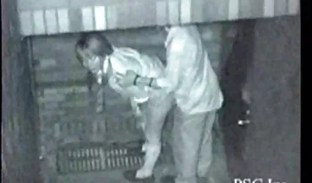 پیر زن groped بدن و جوانان فیلم سوپر خارجی باحال