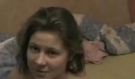 یک دختر نوجوان برای یک سکس سوپر خارجی پیر مرد خوشحال
