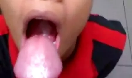 سبزه, دامن, باز کردن در حمام فیلم سوپر خارجی hd و نشان می دهد نونوجوانان خود را