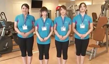 گربه بزرگ با دم مشاهده فیلم سوپر خارجی متورم با یک مرد در حمام