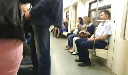 کارول میلر, جوراب ساق بلند, طول می کشد و دیسک های ماهواره ای در دانلود فیلم سوپر خارجی