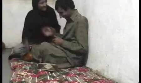 پدر دختر را با سرش فیلم سوپر خارجی باکیفیت مجازات می کند.
